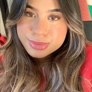 Meet your Posher, Sarina